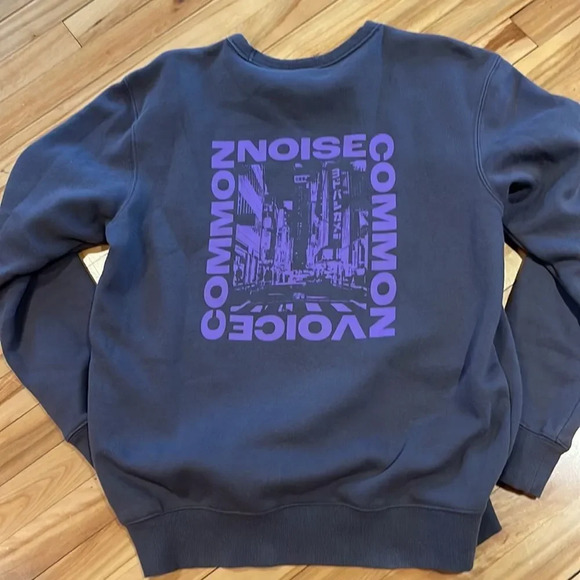 Z H&M gray embroidered front/large back graphic crew neck sweatshirt. Medium. - Picture 5 of 7